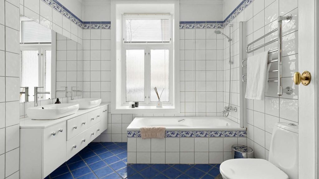 Why Should Homeowners Choose Professional Bathroom Remodelers And Shower Installation Services For Renovations on loudvoiced