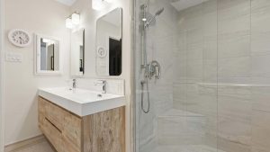 Why Solid Surface Bathtub And Bathroom Walls Are Perfect For Modern Bathroom Renovations