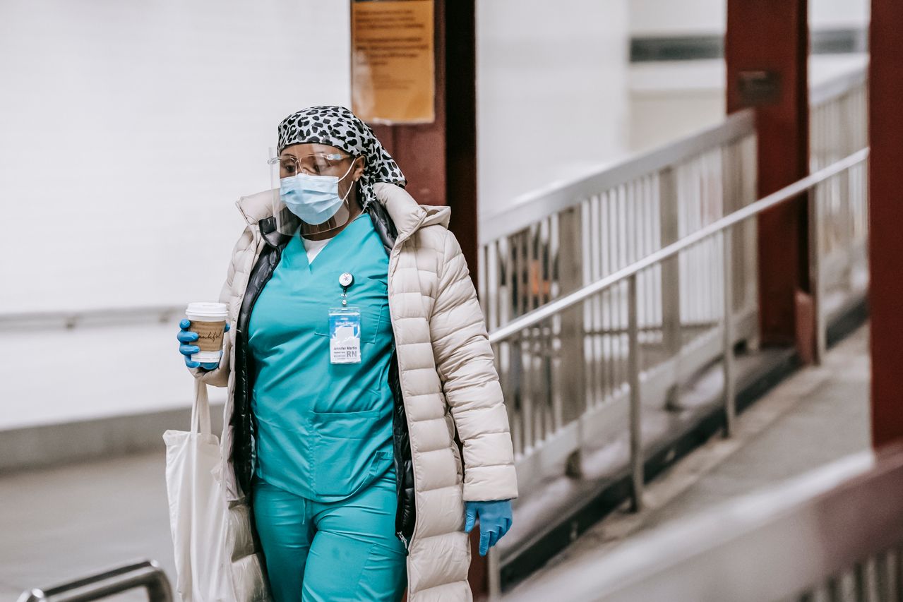 Why Are Medical Scrub Jackets Important For Daily Comfort And Efficiency (1)